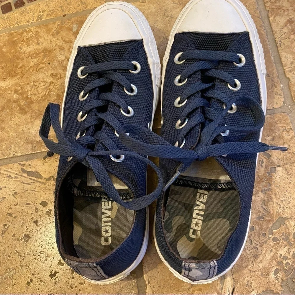 CONVERSE Navy Shoes Size 5